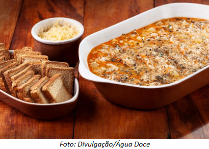 Para recuperar as energias, receita leve e nutritiva de Canja de Galinha da Água Doce Sabores do Brasil