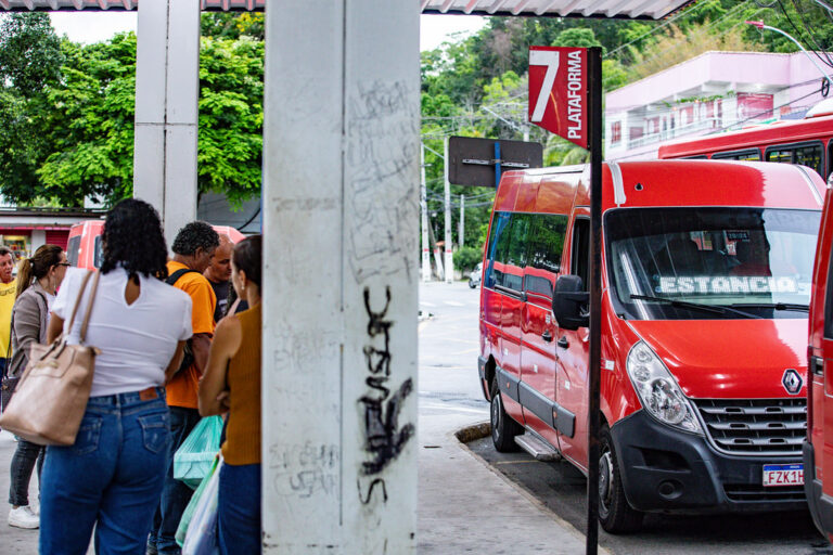 marica:-vans-tarifa-zero-ja-estao-rodando-e-ampliam-acesso-ao-transporte-gratuito-no-municipio