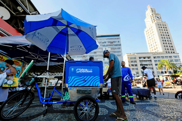 Cedae promove ação de hidratação na Região Metropolitana na segunda-feira (12/1) cedae-promove-acao-de-hidratacao-na-regiao-metropolitana-na-segunda-feira-(12/1)