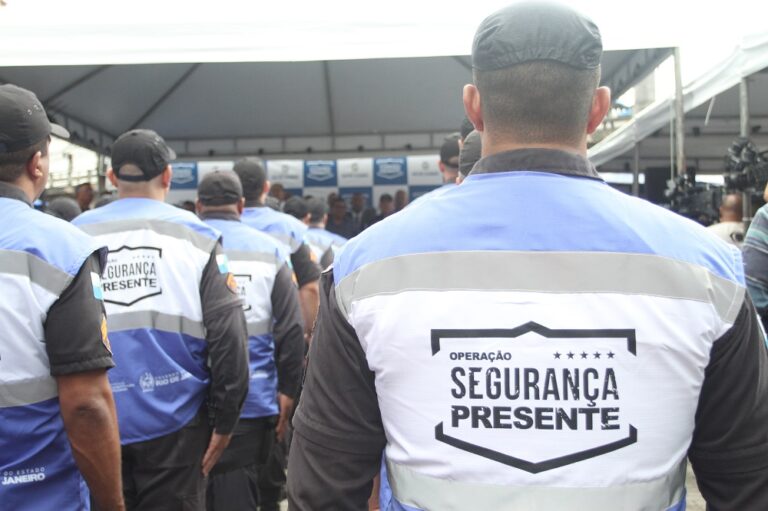 Cláudio Castro aumenta remuneração de policiais e bombeiros da reserva que atuam em serviço de trabalho voluntário no Estado claudio-castro-aumenta-remuneracao-de-policiais-e-bombeiros-da-reserva-que-atuam-em-servico-de-trabalho-voluntario-no-estado