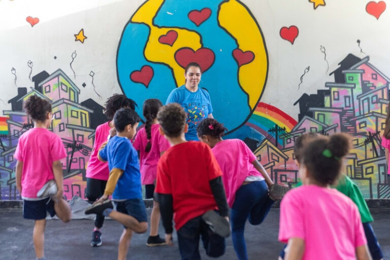 Projeto Favela Mundo abre 500 vagas para cursos gratuitos de teatro, violão, musicalização infantil e danças diversas projeto-favela-mundo-abre-500-vagas-para-cursos-gratuitos-de-teatro,-violao,-musicalizacao-infantil-e-dancas-diversas