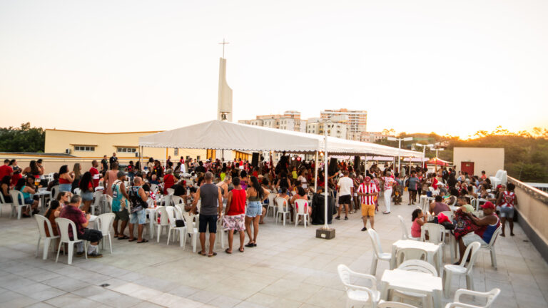 shopping-patio-alcantara-promove-fim-de-semana-com-happy-hour-sertanejo-e-feijoada-com-samba-da-porto-da-pedra