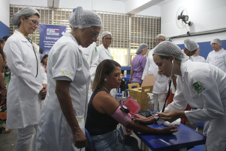 funasg-faz-acao-especial-com-atendimentos-a-diretores-de-unidades-de-ensino