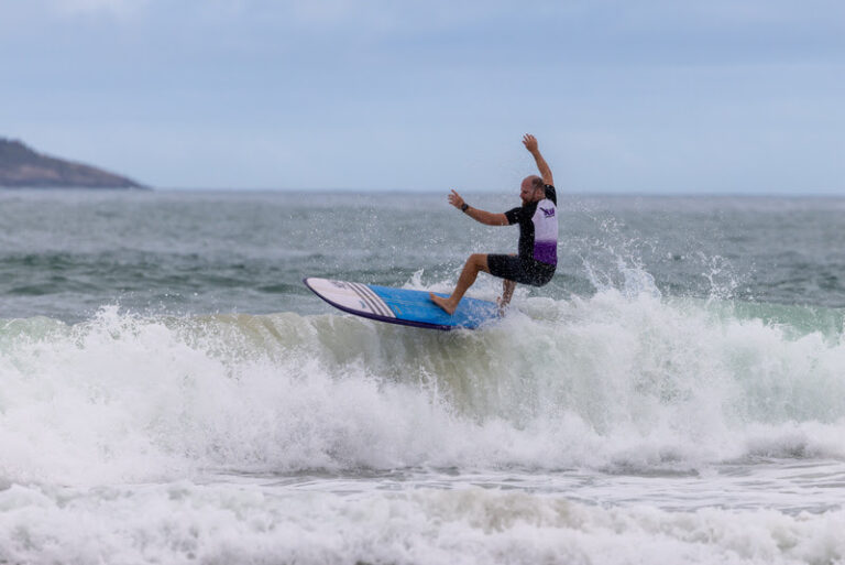 longboard:-tricampeao-mundial-phil-rajzman-abre-a-temporada-na-filipinas,-no-la-union-international-pro,-da-wsl