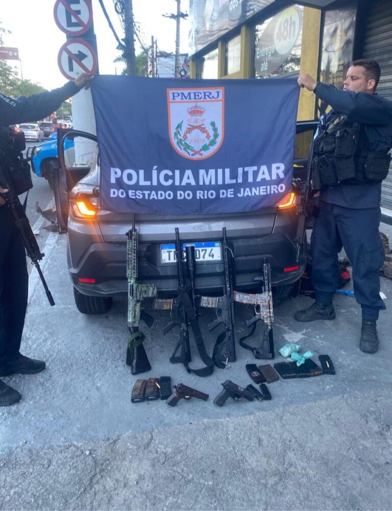 Polícia Militar apreende arsenal e prende suspeitos em operação no Centro de Niterói policia-militar-apreende-arsenal-e-prende-suspeitos-em-operacao-no-centro-de-niteroi