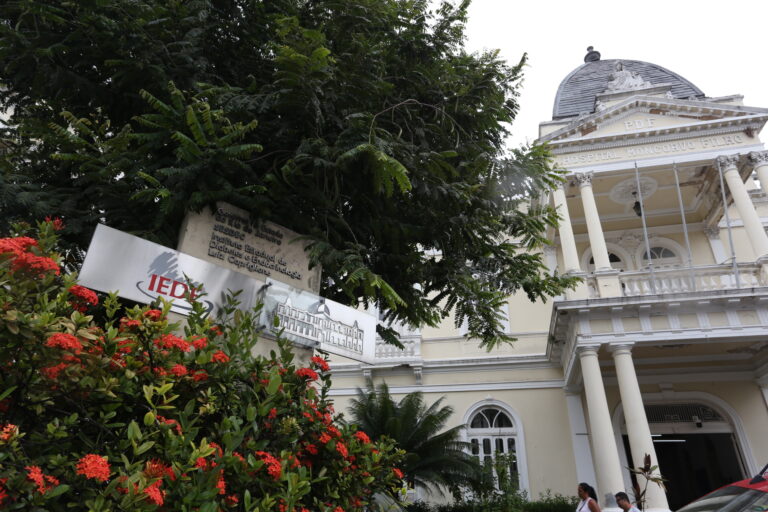 o-uso-das-canetas-emagrecedoras:-beneficios,-riscos-e-orientacoes-essenciais