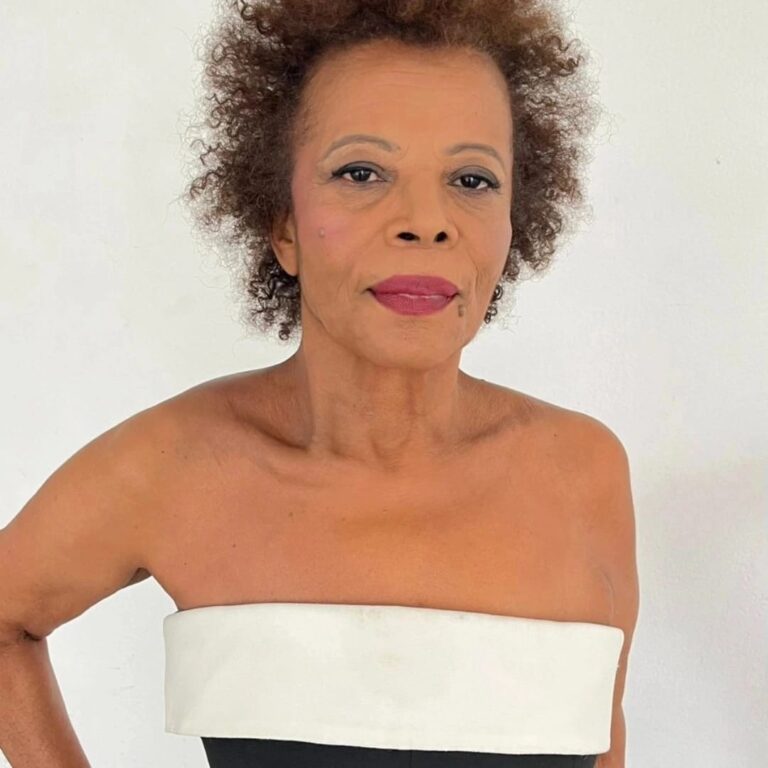 ana-cruz,-poeta-e-cantora,-celebra-a-cultura-afro-brasileira