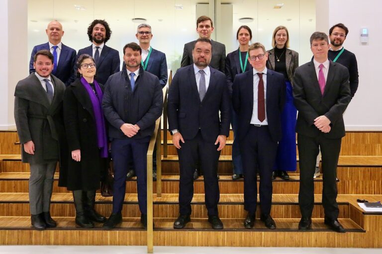 governador-anuncia-parceria-com-a-agencia-dinamarquesa-de-energia-para-impulsionar-eolica-offshore-e-transicao-energetica-no-estado-do-rio