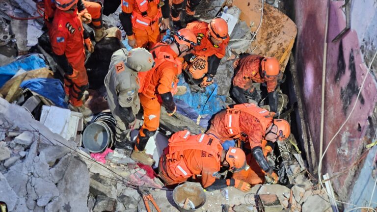 bombeiros-resgatam-nove-vitimas-apos-desabamento-de-imovel-no-maracana