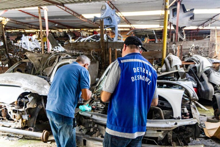 forca-tarefa-coordenada-pelo-detran-rj-interdita-dois-ferros-velhos-irregulares-na-taquara,-zona-sudoeste-do-rio