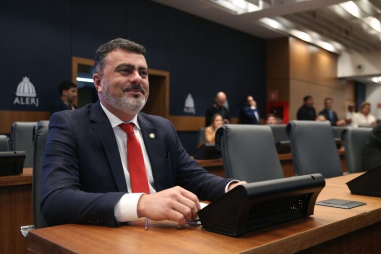 deputado-vitor-junior-garante-emendas-parlamentares-para-apoio-a-projetos-desenvolvidos-em-niteroi