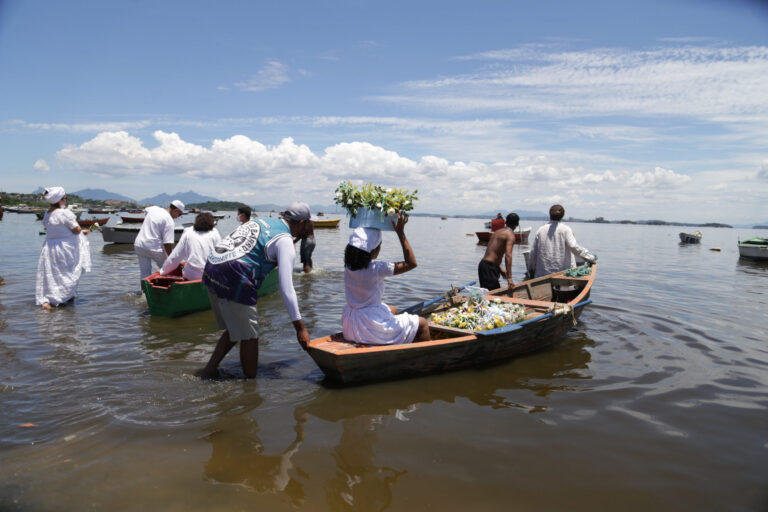 sao-goncalo-celebra-presente-de-iemanja-neste-domingo-(8)