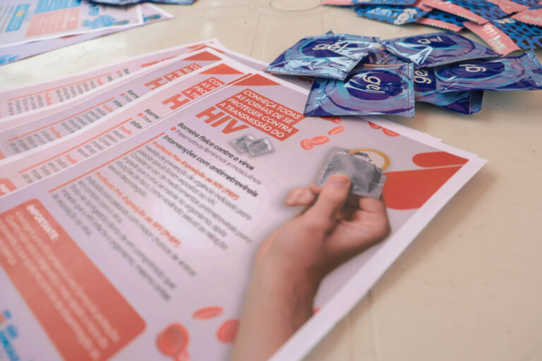 sao-goncalo-realiza-acao-de-prevencao-de-infeccoes-sexualmente-transmissiveis-(ists)-no-centro