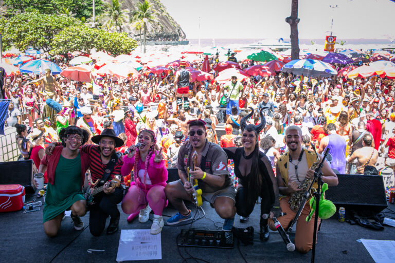 blocobuster-leva-trilhas-iconicas-do-cinema,-series-e-novelas-para-o-carnaval-do-rio-no-palco-leme