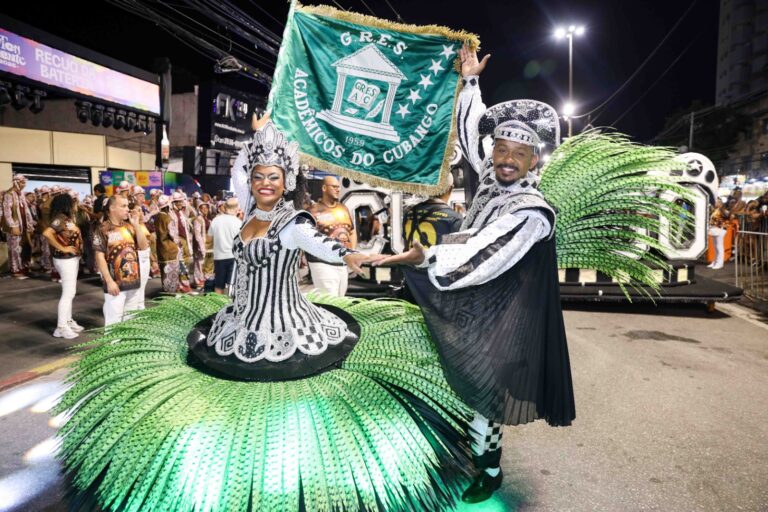 De olho na Sapucaí, Cubango faz desfile impactante e briga pelo título da Série Prata de-olho-na-sapucai,-cubango-faz-desfile-impactante-e-briga-pelo-titulo-da-serie-prata