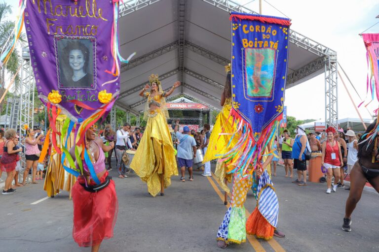 carnaval-marica-2026:-cordao-do-boitata-e-bloco-da-inclusao-levam-alegria-e-acolhimento-a-populacao