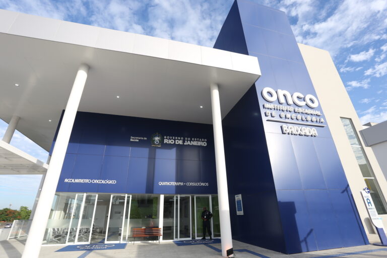 primeira-paciente-do-onco-baixada-inicia-tratamento-perto-de-casa-e-simboliza-nova-fase-da-oncologia-no-estado