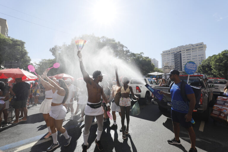Cedae garante hidratação no último fim de semana de carnaval em megablocos e desfiles da Série Bronze cedae-garante-hidratacao-no-ultimo-fim-de-semana-de-carnaval-em-megablocos-e-desfiles-da-serie-bronze