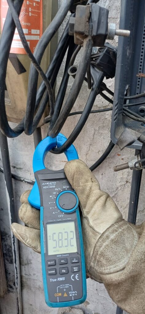 enel-rio-remove-‘gatos’-de-energia-em-estabelecimentos-comerciais-de-marica