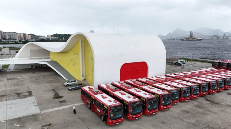 prefeitura-de-niteroi-e-consorcio-transnit-apresentam-39-novos-onibus-com-ar-condicionado-para-a-regiao-norte