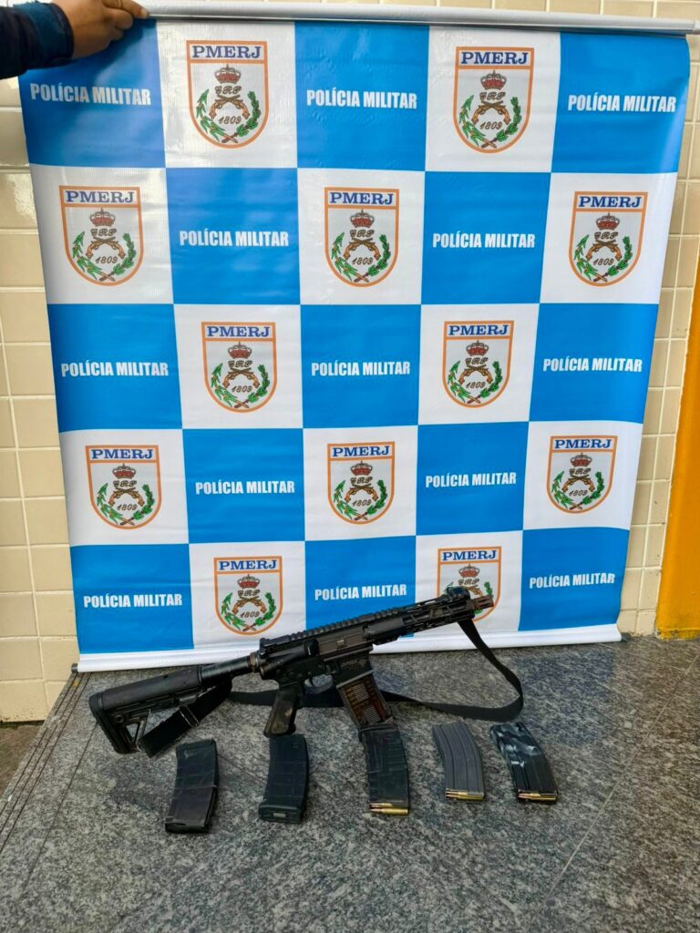 policia-militar-apreende-fuzil-e-municoes-na-comunidade-santo-cristo