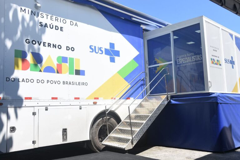 pacientes-do-sus-de-marica-ja-contam-com-carreta-do-agora-tem-especialistas-para-diagnostico-precoce-de-cancer-de-mama-e-do-colo-do-utero