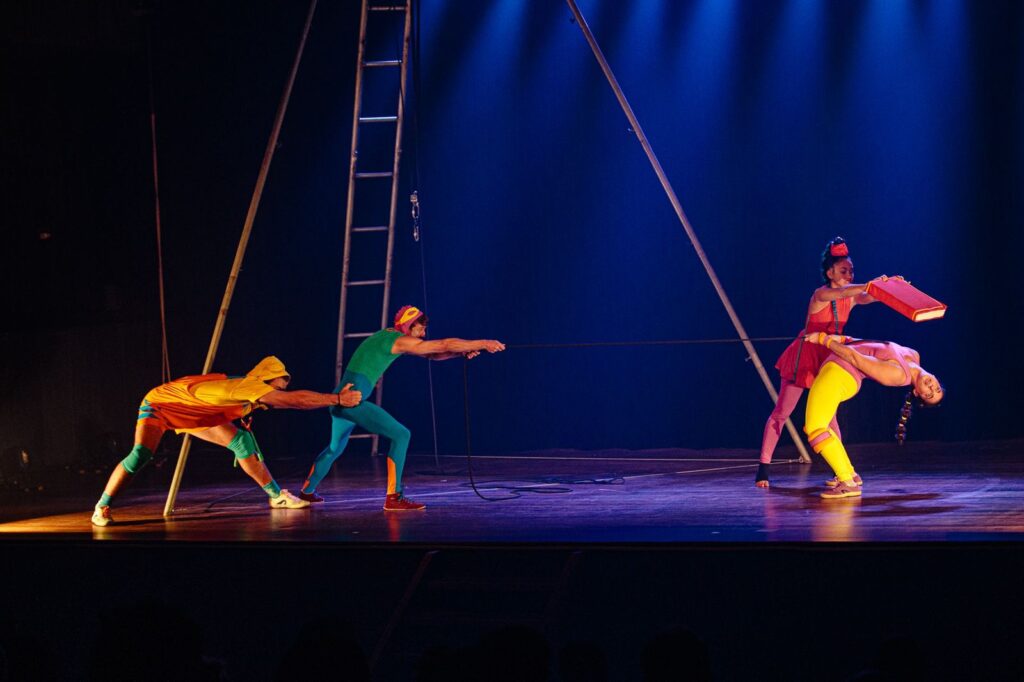 Companhia Circo no Ato realiza evento circense com festa julina na Fundição Progresso 23 Espetaculo Se Der Corda 02