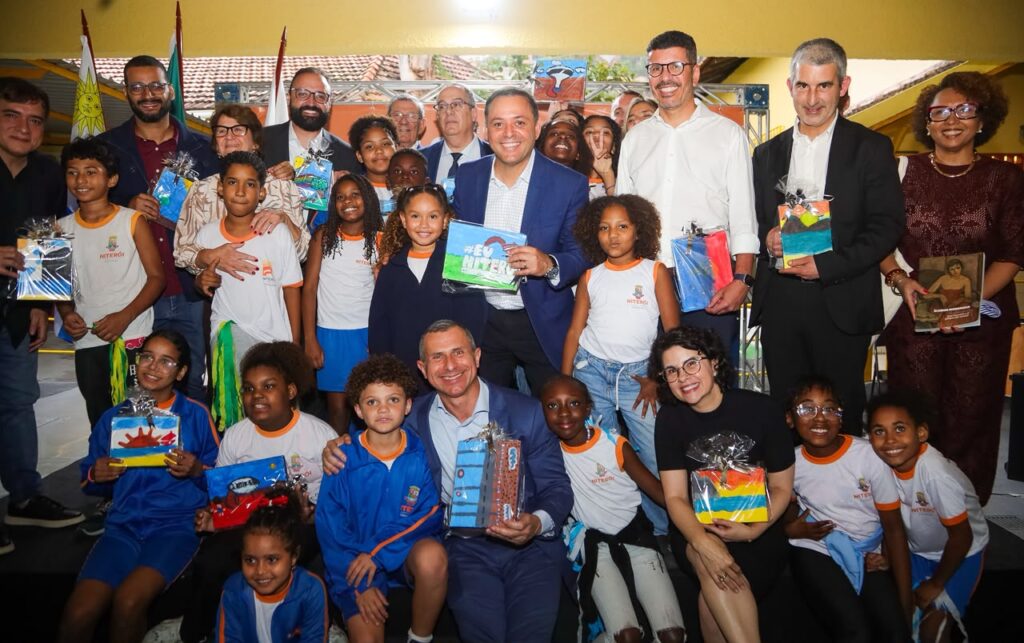 Niterói e Uruguai assinam acordo para primeira escola pública bilíngue em português e espanhol da rede municipal